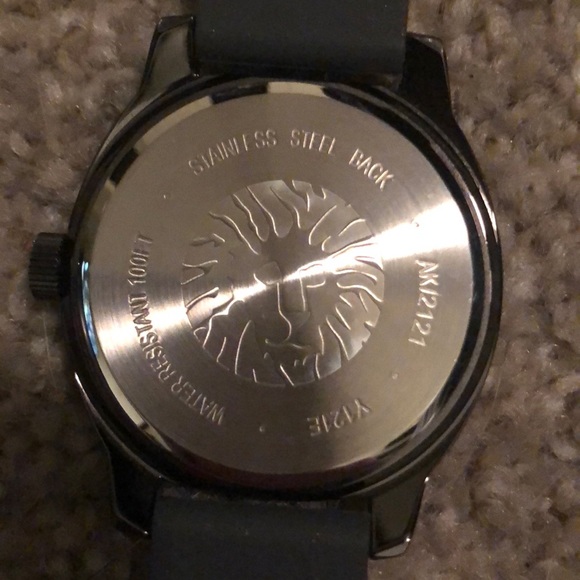 Watch - Picture 3 of 3